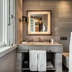Grey Hotel 4*