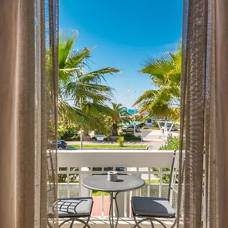 Grey Hotel 4*
