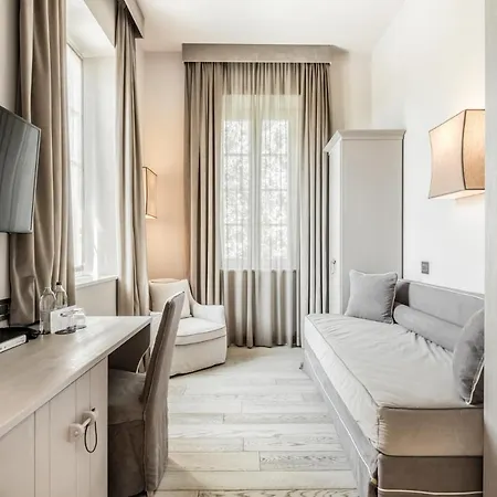 Hotell Grey 4*
