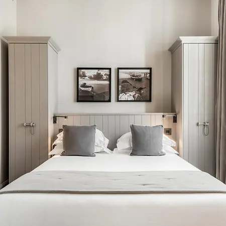 Hotell Grey 4*