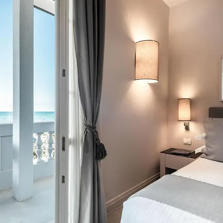 Grey Forte dei Marmi